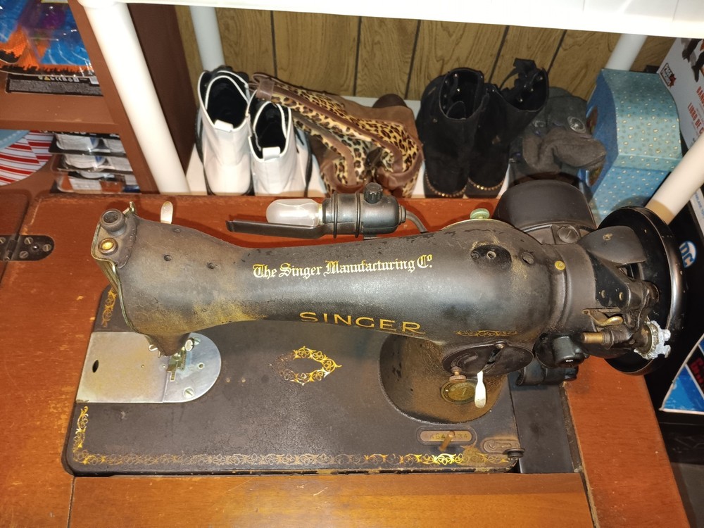 Singer Vintage 1950s Sewing Machine, Working