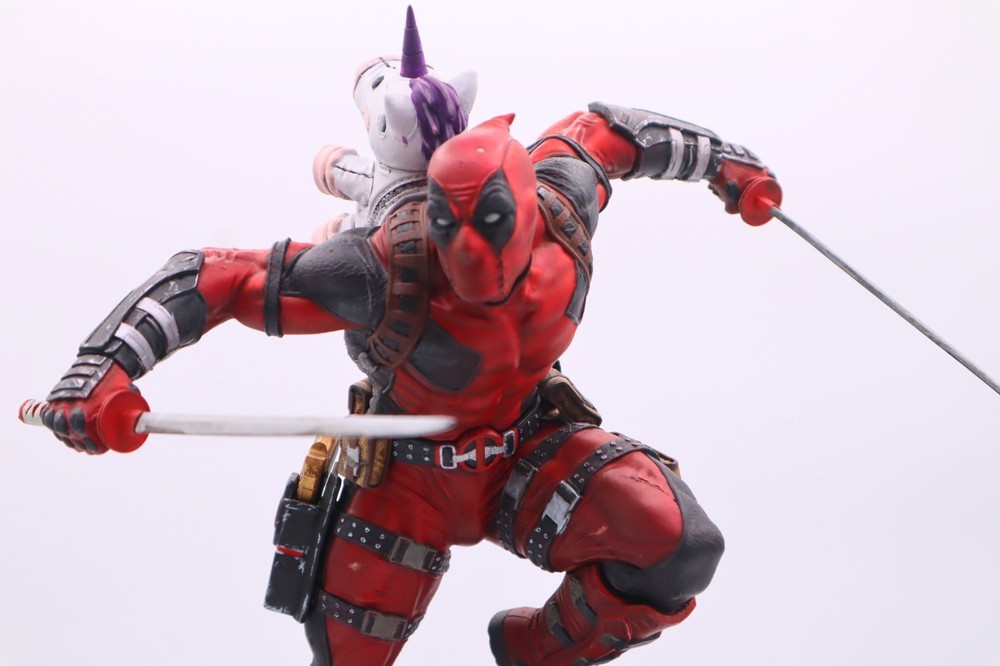 3D printed - resin - Deadpool Statue 1/6th scale