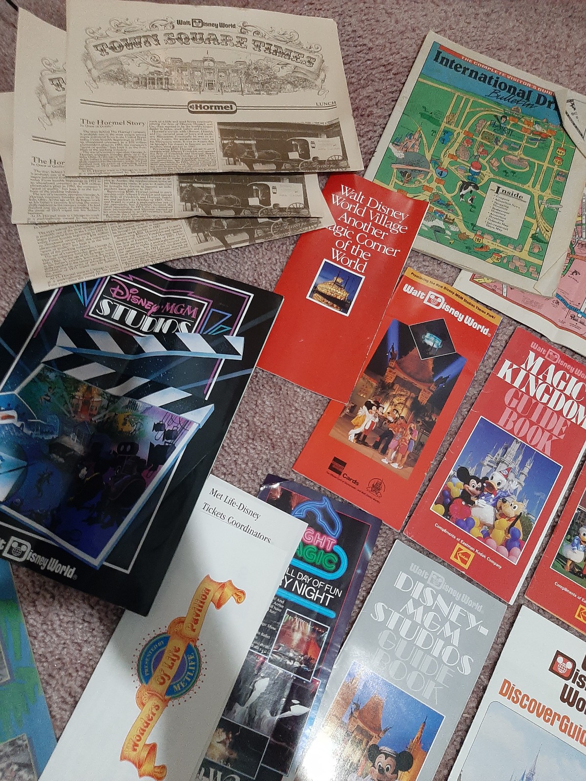 HUGE LOT - DISNEY WORLD and FLORIDA Sites - Brochures Books Souvenirs - 80s-90s