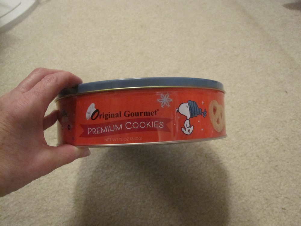 Peanuts Snoopy cookie tin empty pre owned