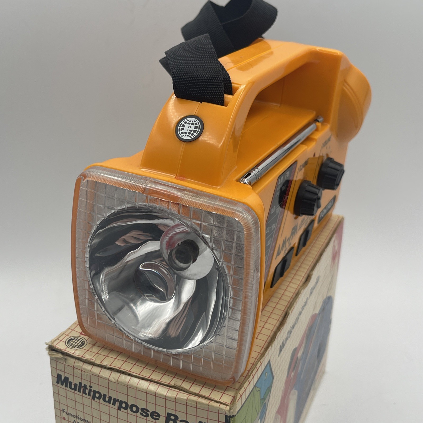 Vintage Pomtrex Multipurpose Radio Flashlight AM/FM Yellow 100-00526 Hong Kong