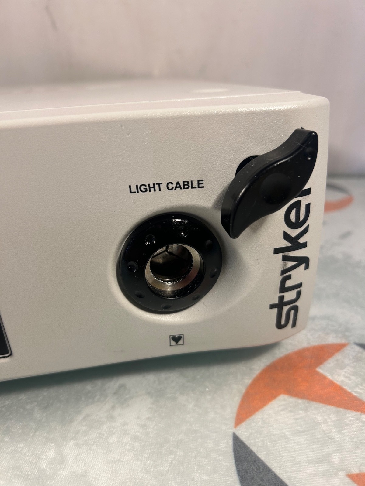 Stryker L10 LED Light Source with AIM 220220300