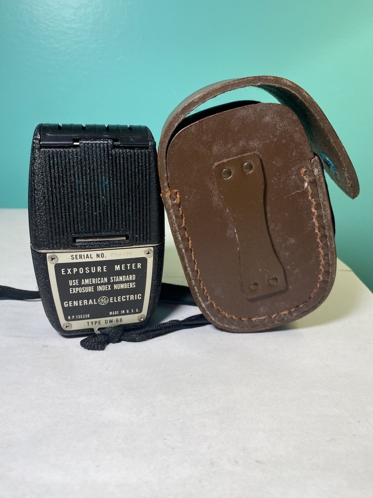 General Electric Light Meter Type DW-68 with leather brown case