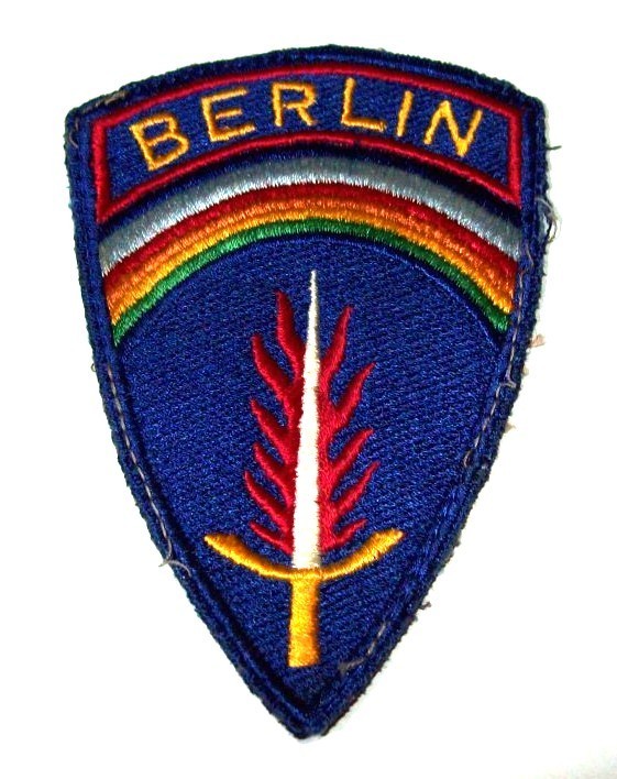 ORIGINAL BLACK-BACK OCCUPATION GERMAN MADE US ARMY BERLIN HQ PATCH OFF UNIFORM