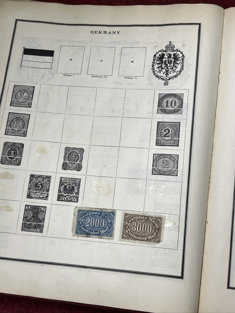 VINTAGE 1935 SCOTT MODERN POSTAGE STAMP ALBUM 900+ FOREIGN STAMPS