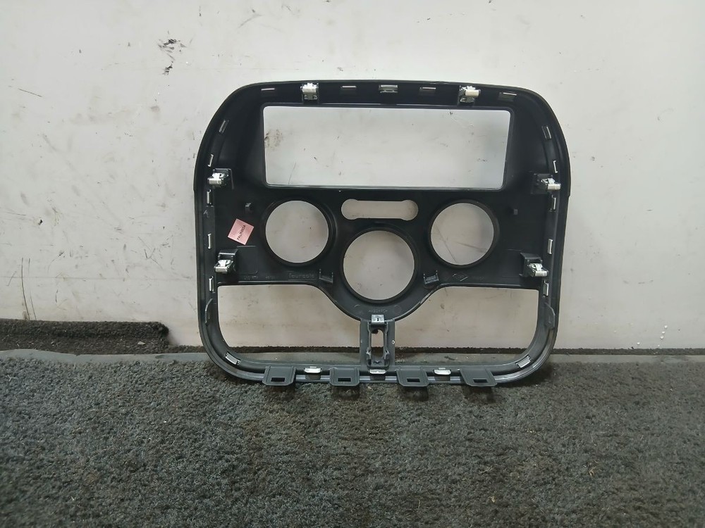 RENAULT KANGOO MK2 CENTRE DASH PANEL SURROUND 682608894