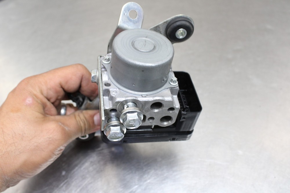 24-26 SUZUKI GSX-8R ABS PUMP UNIT MODULE