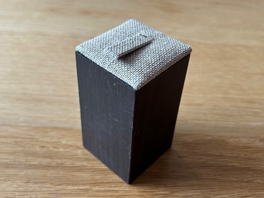 UNOde50 - UNO De 50 - Large Support For Ring - Wood