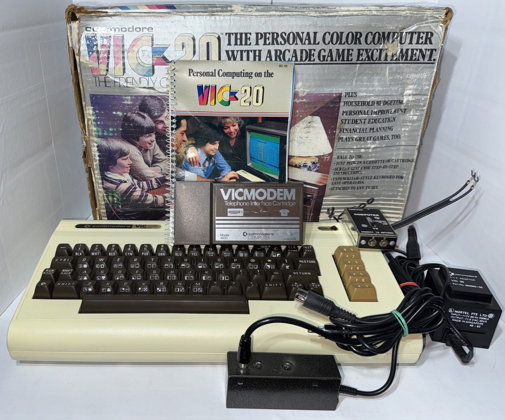 Commodore VIC-20 Vintage Computer Console Complete w Box Manual Tested & Works