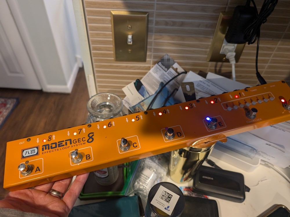 MOEN Canada GEC8 Guitar Pedal FX Switcher Effect Loop System 8 Loops 10 Presets