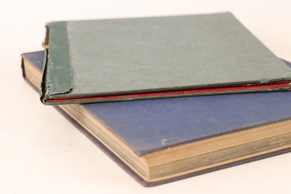 WW2 USN Year Book Group/71