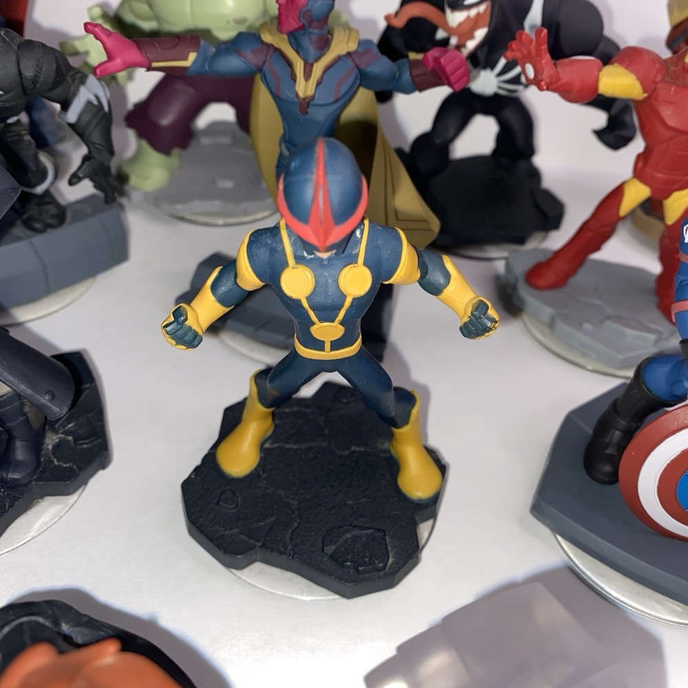 Disney Infinity Marvel 17 Piece Lot