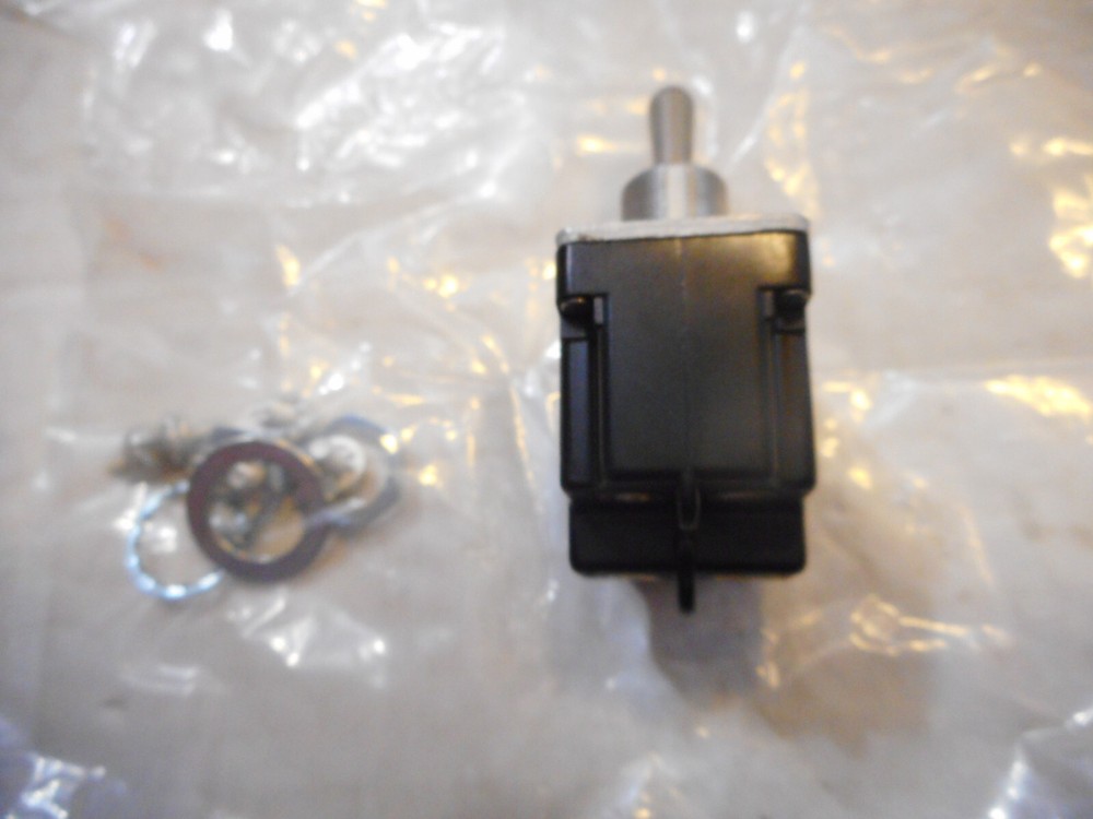 AIRCRAFT TOGGLE SWITCH 2TLI-5 USA MICRO SWITCH MS24524-31