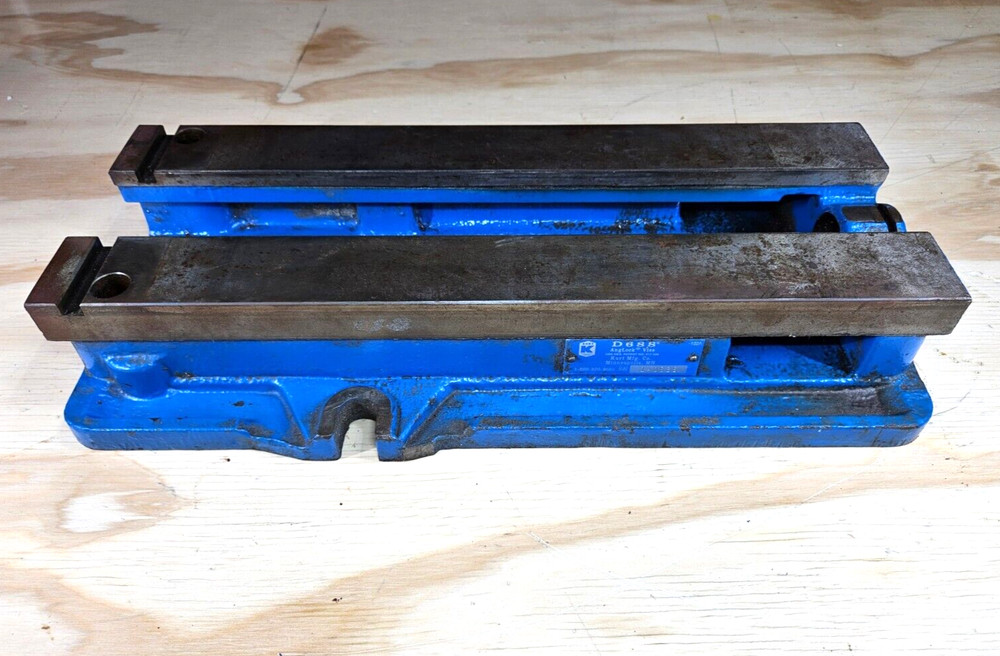 KURT MACHINE VISE D-688 Base Plate only no jaws or handle - FAST SHIP!💨✅