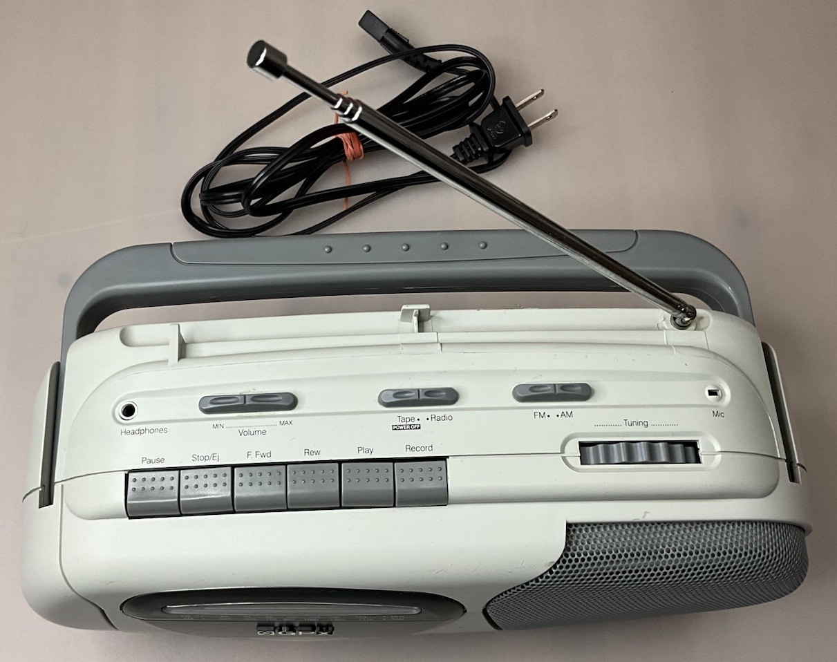 GPX AM/FM Radio Cassette Player Recorder Boombox AC/Battery Tested Worksn