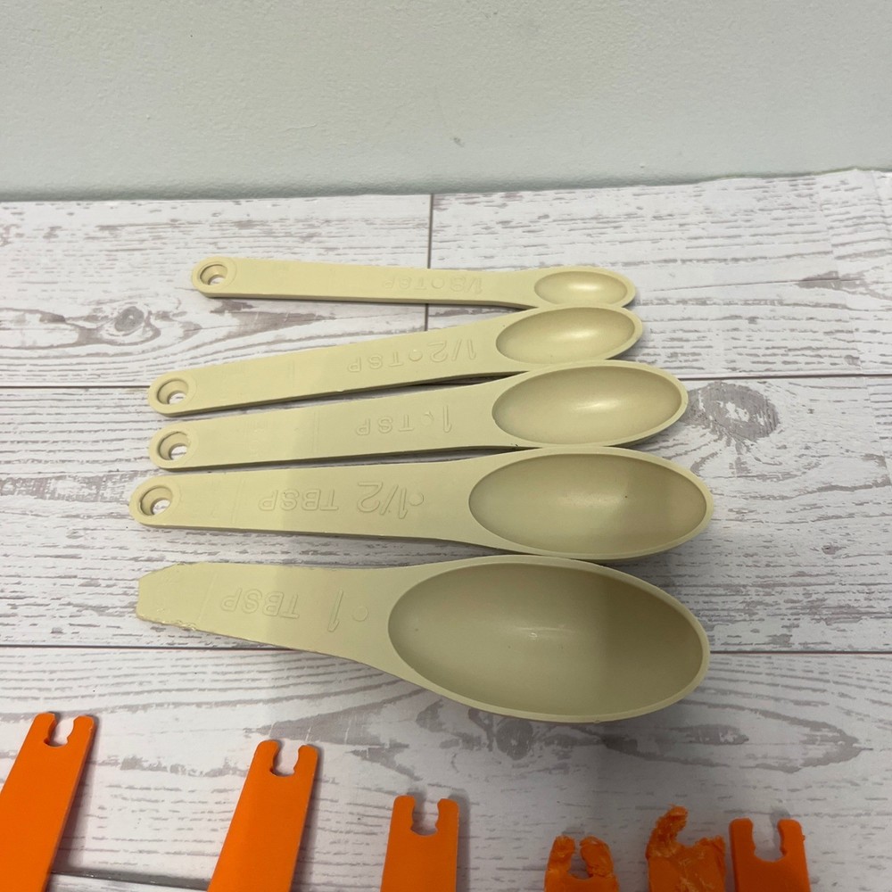 VTG Tupperware Measuring Spoons Set Orange Cream Plastic Kitchen Tools Bundle