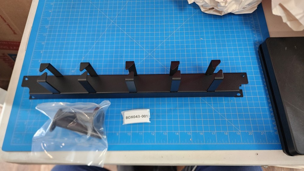 Chatsworth 13070-719 Horizontal Wire Management For Server Rack Vertical Cabling