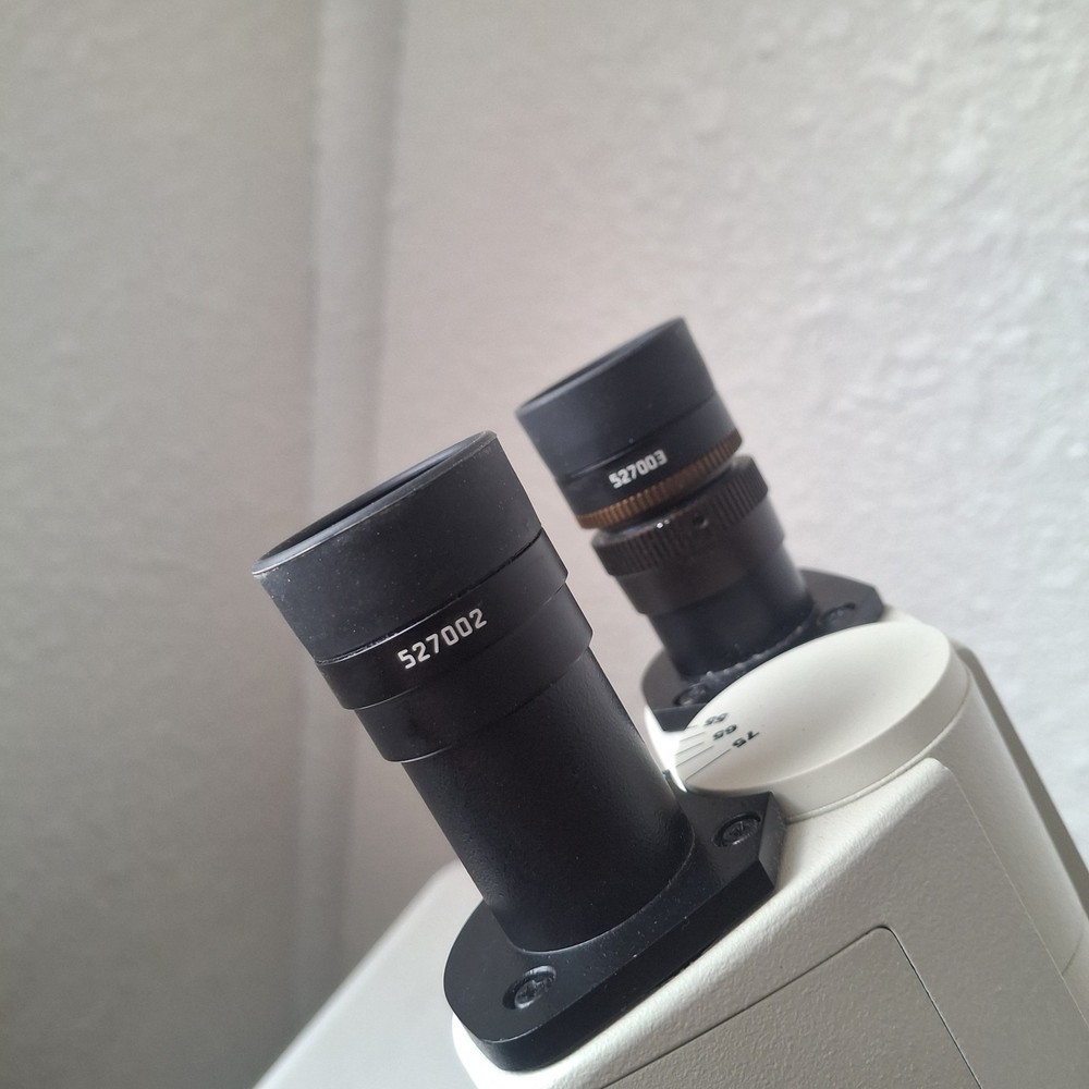 Leica / Leitz DMIL Inverted Phase Contrast Microscope with Objectives