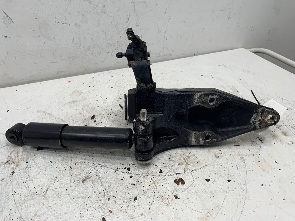 2013 Peterbilt 386 Cab Mount (630-10679)