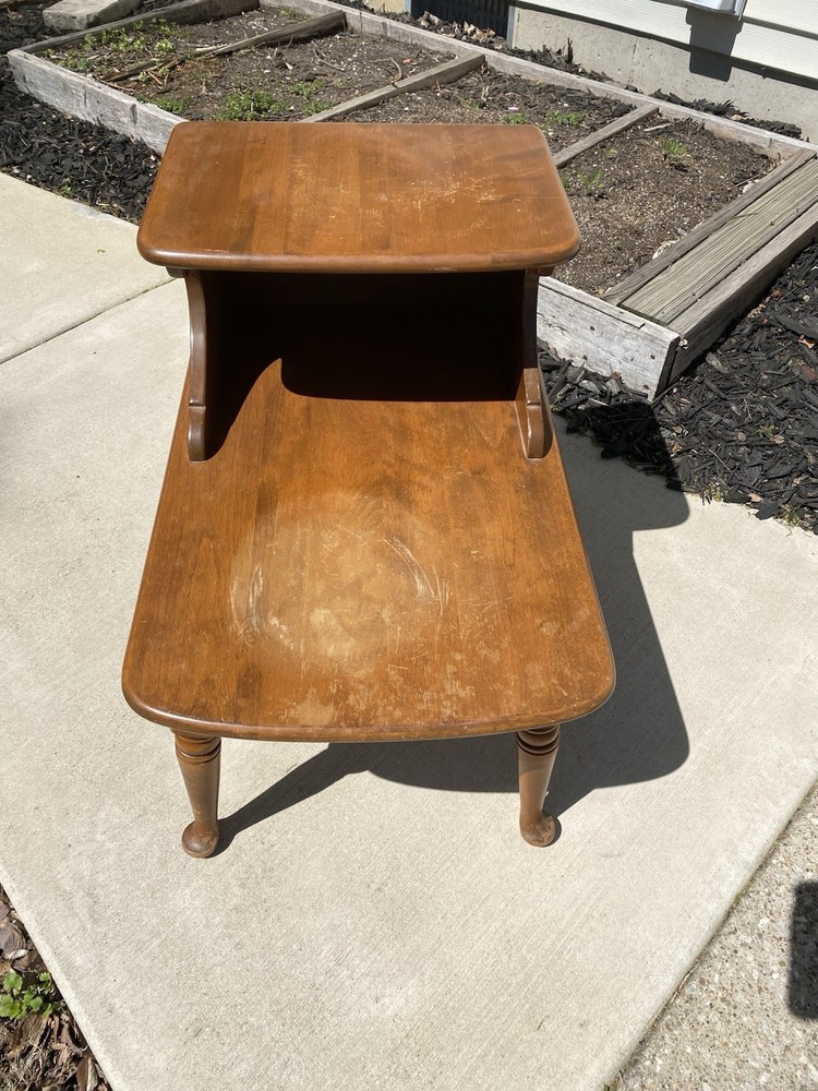 Ethan Allen Baumritter Heirloom Maple Nutmeg Step End Table