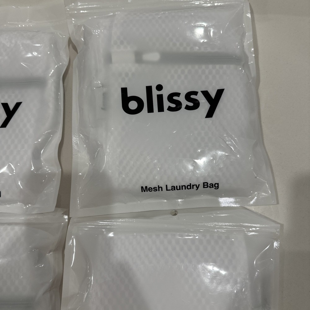 4 quantity BLISSY White Mesh Laundry Bags x2: Rectangular & Cylindrical. NEW.
