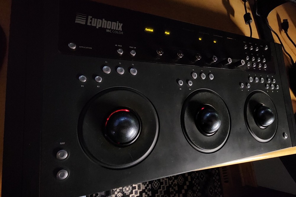 Euphonix Avid MC Color Grading Trackball Control Surface color grading Resolve