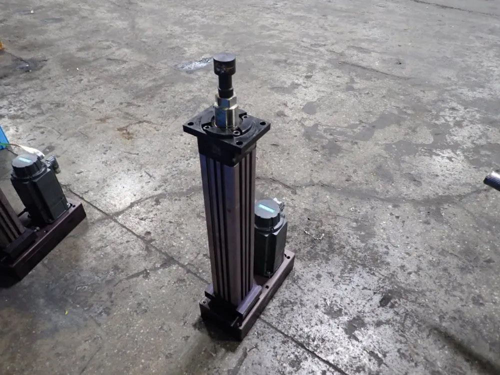 LINEAR ACTUATOR 12090094513