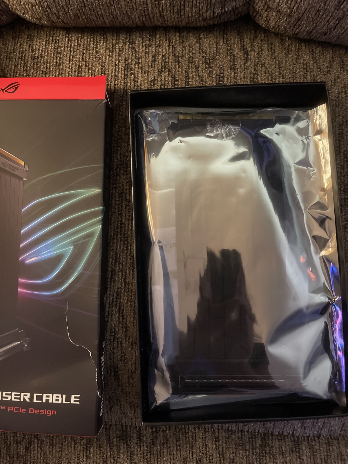 ROG Strix Riser Cable Open Box