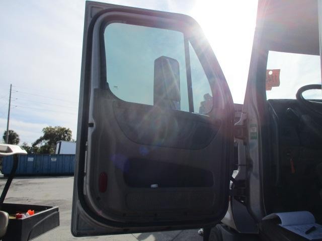 For 2017 FREIGHTLINER CASCADIA 113-125 DOOR ASSEMBLY Left ,  FL