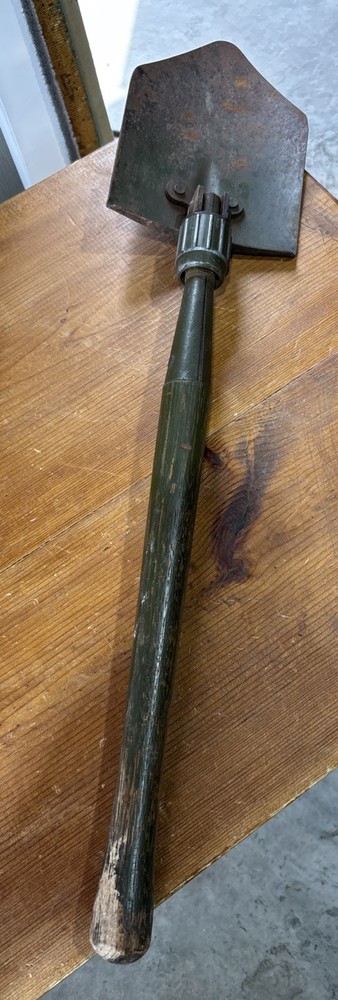 ORIGINAL WWII US ARMY M1943 COMBAT FIELD FOLDING SHOVEL-DATED 1943 WOODS