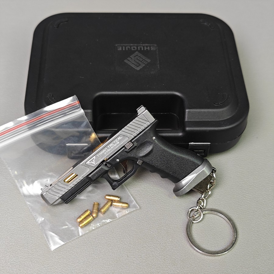 Glock 34 Alloy Mini Pistol Keychain Toy 1:3 Scale Shell Ejection Free Assembly