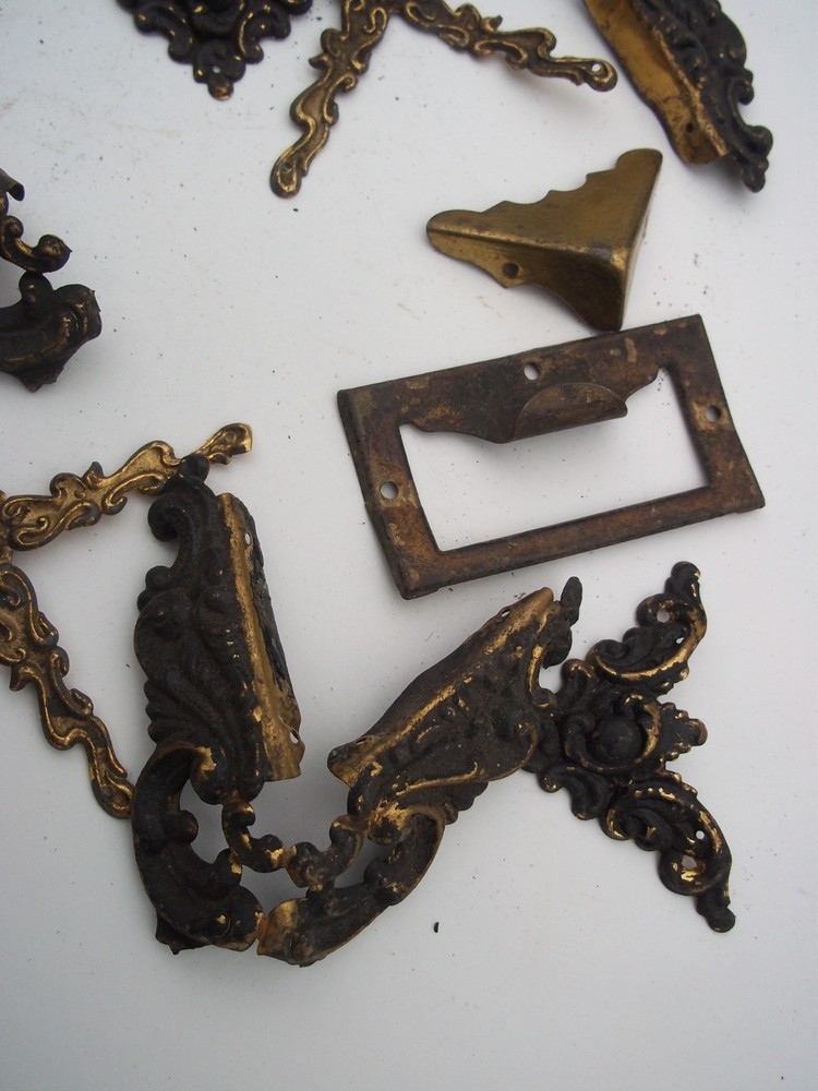 VINTAGE PRESSED BRASS FUNITURE TRIM