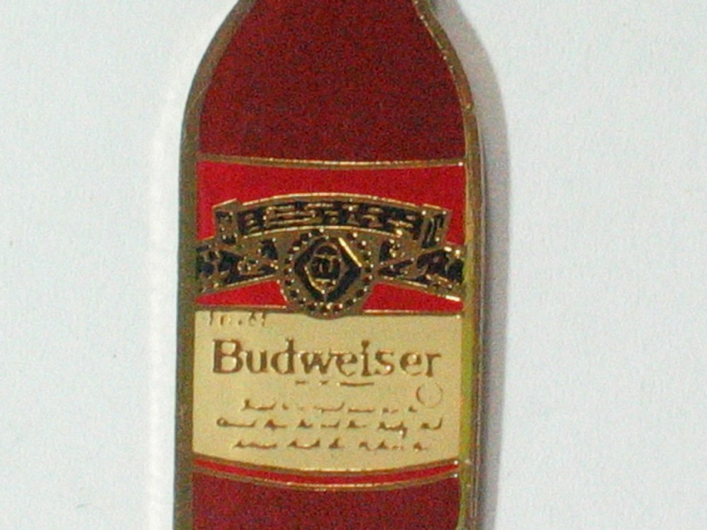 Vintage Budweiser Bottle Beer Pin **