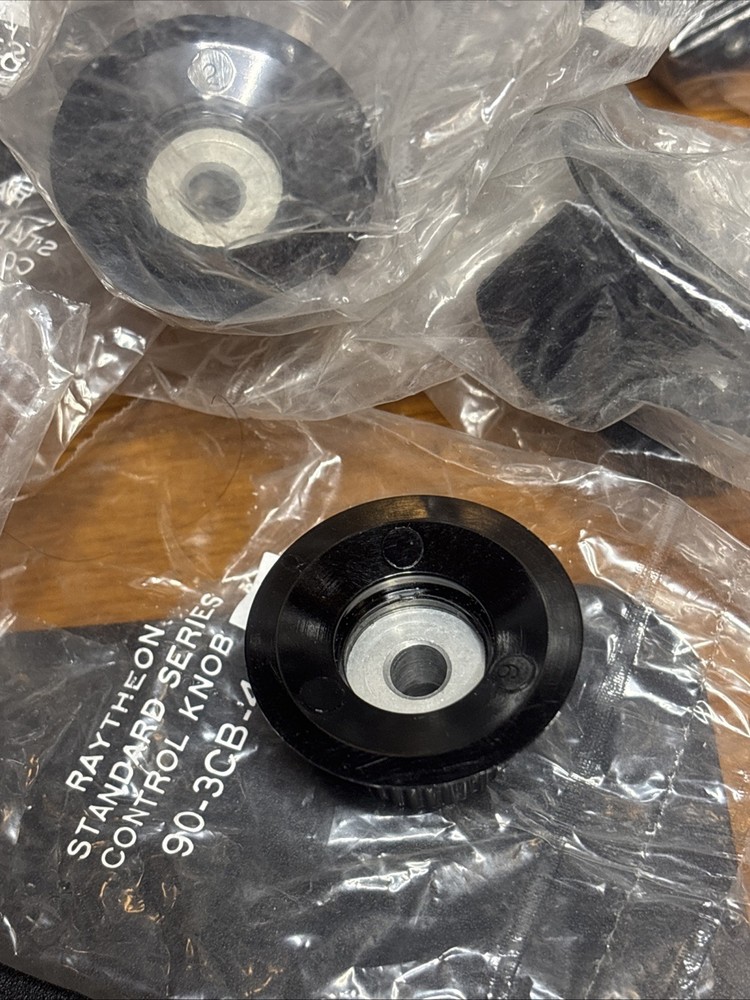 Raytheon 90-3CB-4/MS91528 - Gloss Dual Concentric Knobs