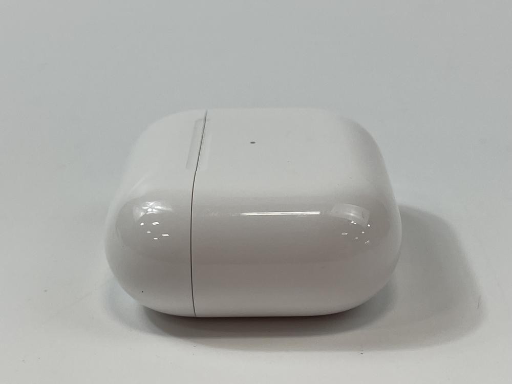 Apple AirPods (3rd Generation) Case (Bluetooth) A2897 White - Fair