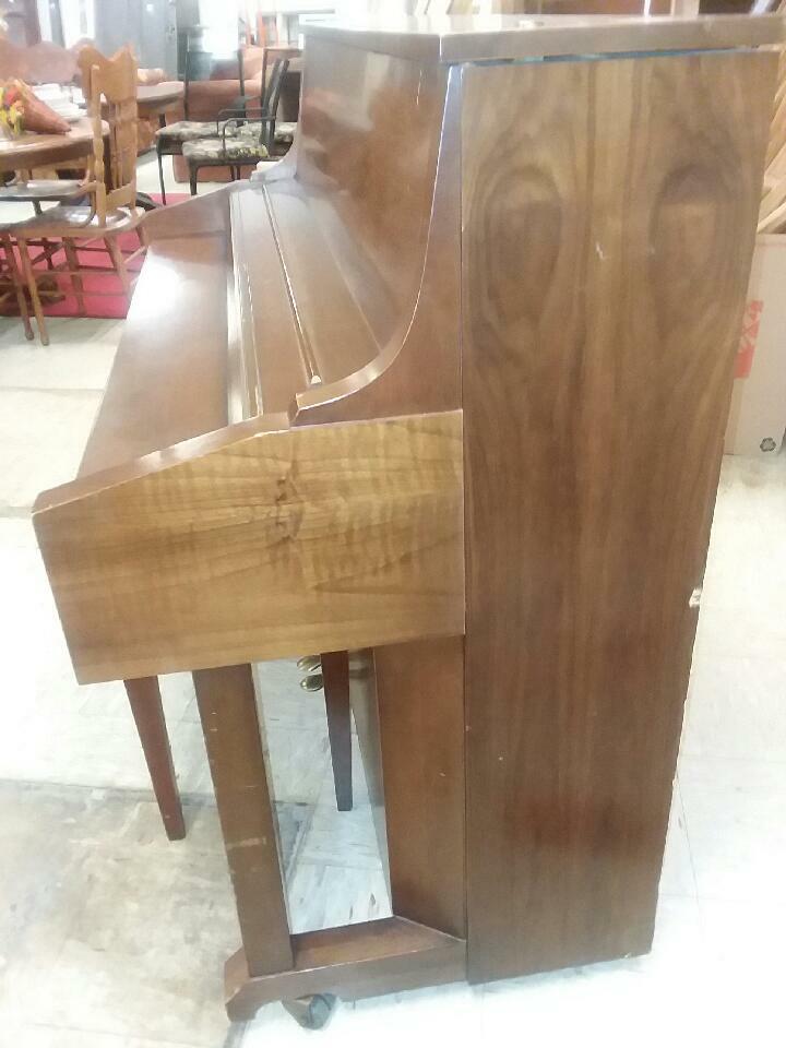 KIMBALL UP RIGHT PIANO