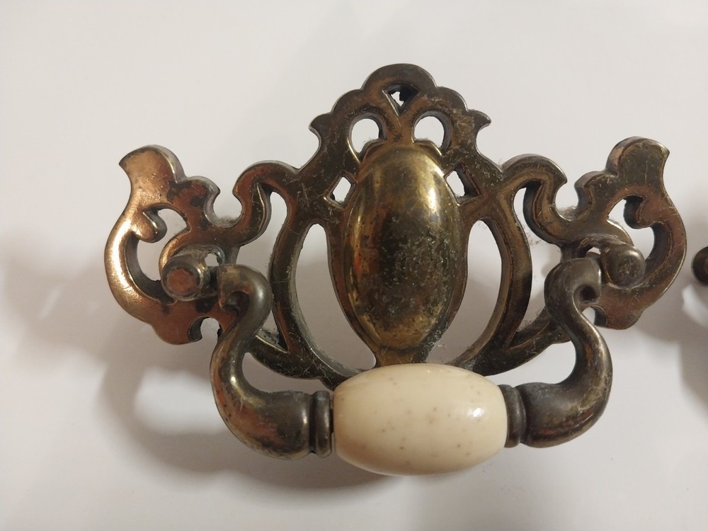 Vintage Set 6 Drawer Pulls & 4 Knobs Matching Brass and White Ceramic