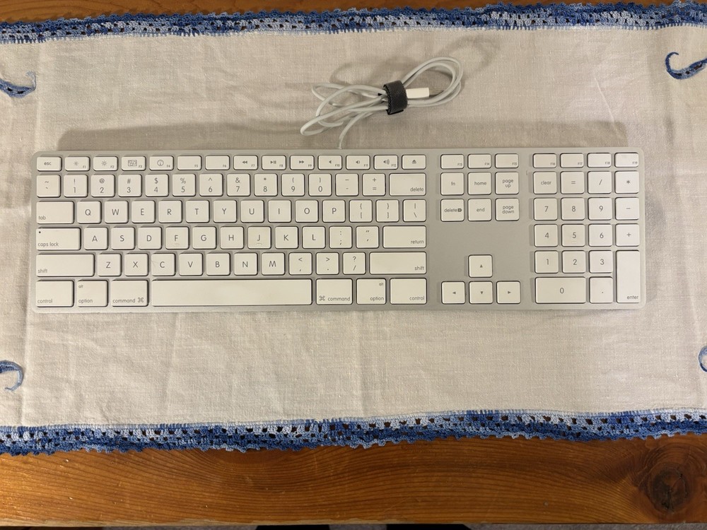 Apple Wired Keyboard With Numeric Keypad Model A1243