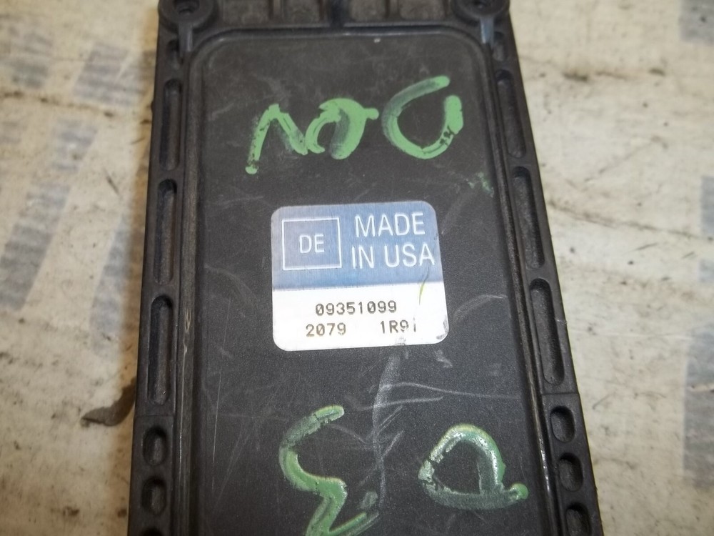 00-03 Cadillac Deville Seville Eldorado Ignition Igniter Control Module 09351099