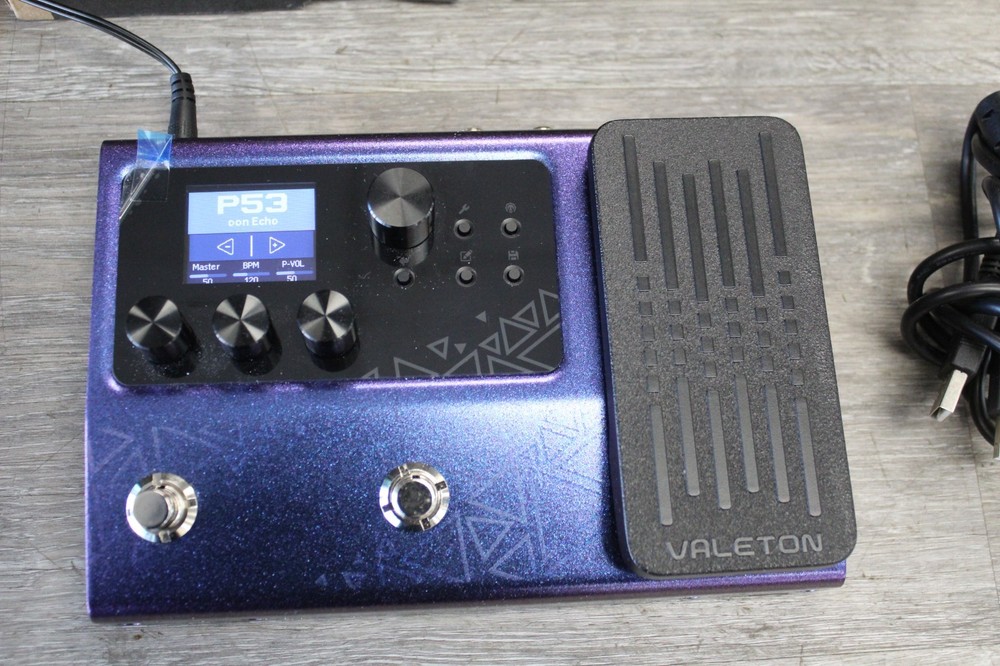 VALETON MULTI-EFFECTS PROCESSOR 140 Built in Expression Pedal w/Adapter in Box