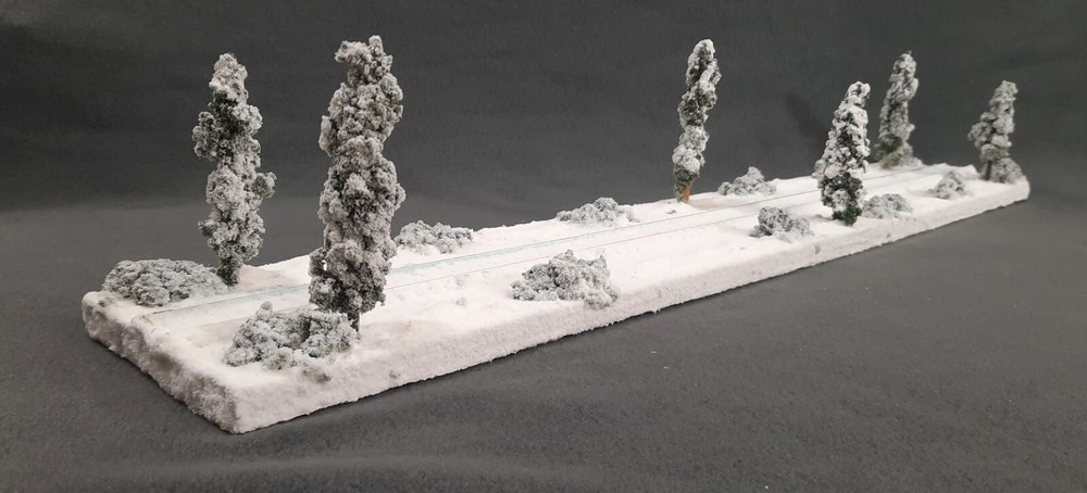 HO SCALE 24" SINGLE TRACK DIORAMA TRAIN DISPLAY -"WINTER SNOW SCENE"