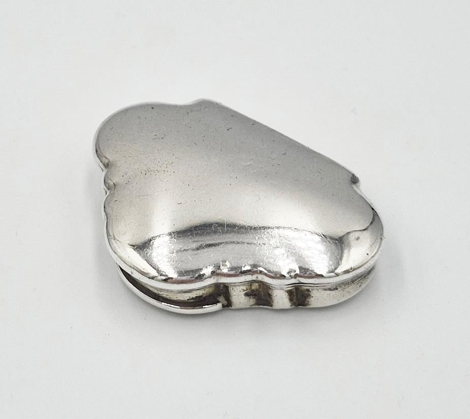 FINE 18TH CENTURY SOLID SILVER SNUFF BOX c1760