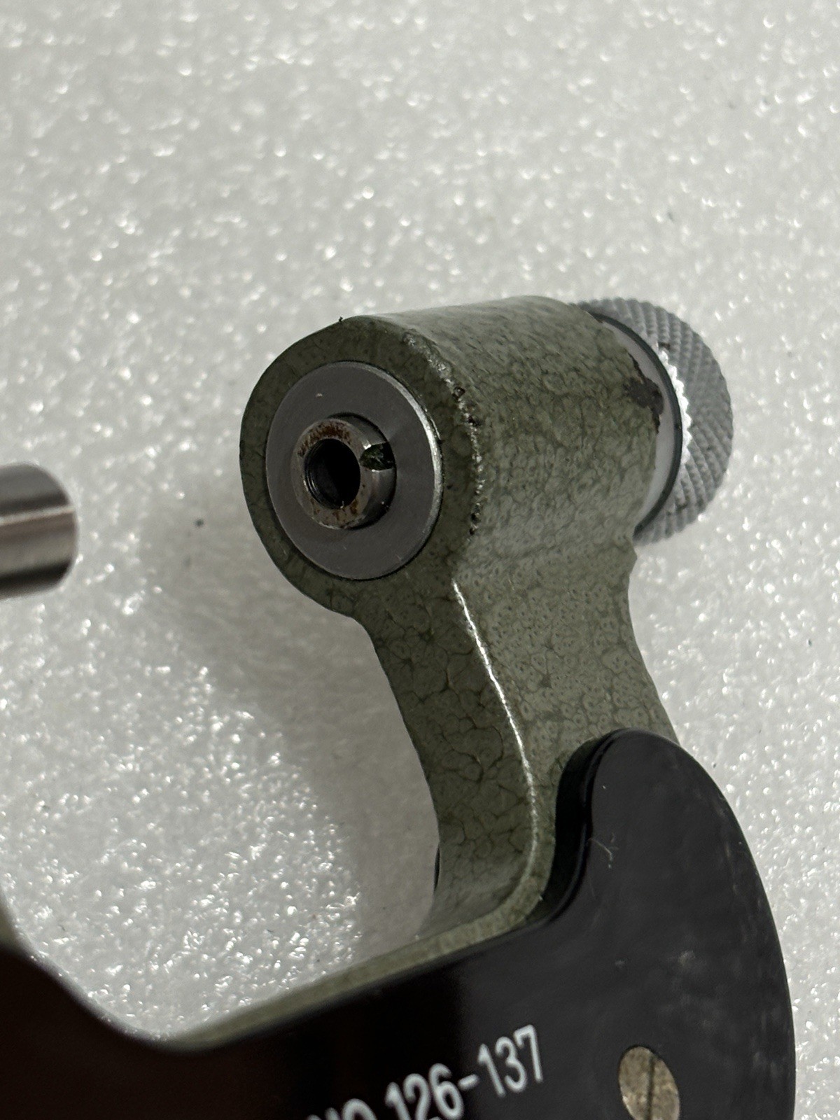 Mitutoyo 126-137 Screw Thread Micrometer 0–1" w/ 12 Anvils 0.001" as Pictured