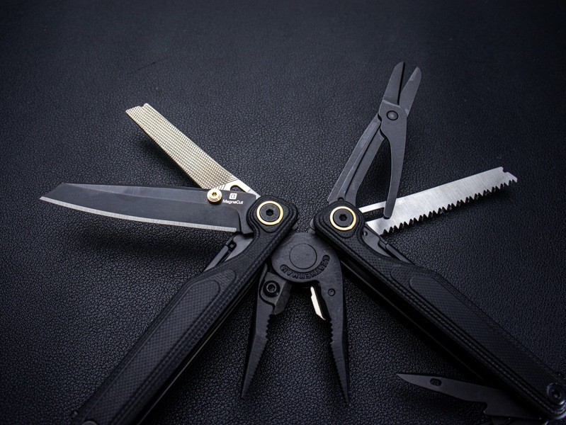 Leatherman Wave Alpha Obsidian Black Multi-Tool (WAVAL-OB)