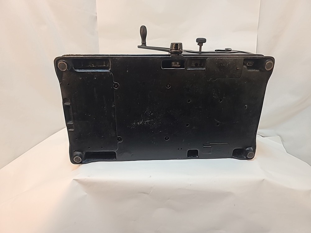 Vintage BURROUGHS ADDING MACHINE CALCULATOR HAND CRANK. No key - Untested - Rare