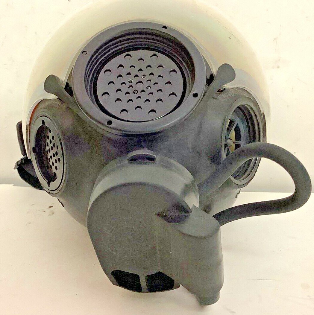 MSA Millennium Full Face Gas Mask CBRN Riot Control Size Medium w/ Backpack