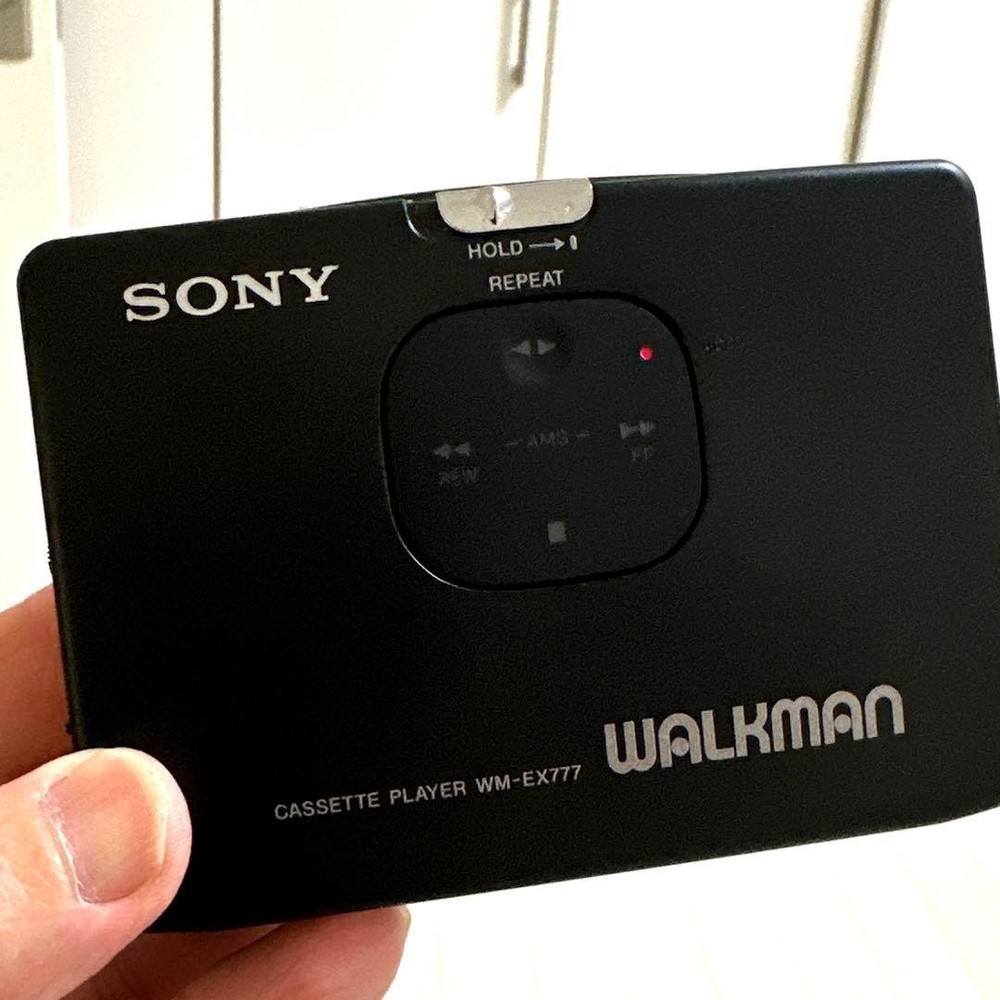 Sony WM-EX777 Cassette Walkman LCD Remote Earphones AA Serviced FullyFunction