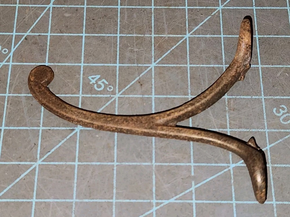 Antique Cast Iron Scroll Tip Small Single Coat Hat Hook - gwW
