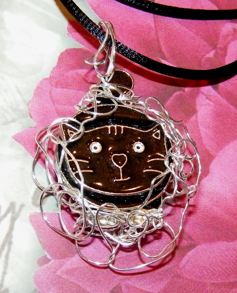 UNIQUE HAND-CRAFTED-SILVER-WIRE-WRAPPED POUNCING CAT ENAMEL PIN/PENDANT  2"