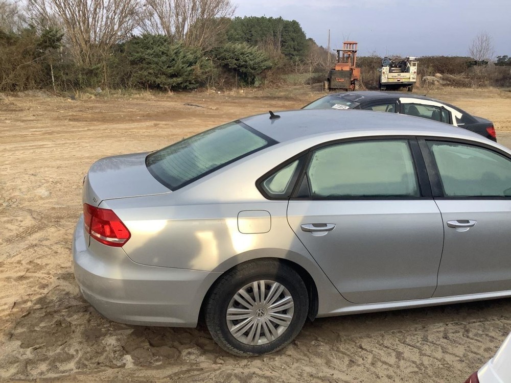 PASSAT 2014 Glove Box 4983673